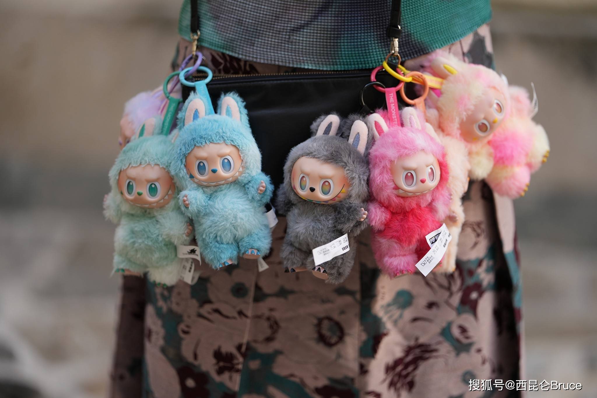 赚钱！几厘米的娃衣卖2千元缝纫机踩冒烟网